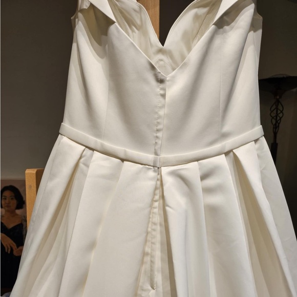 NWOT David’s Bridal Satin Off-The-Shoulder Wedding Dress Sz 12 - Picture 3 of 13